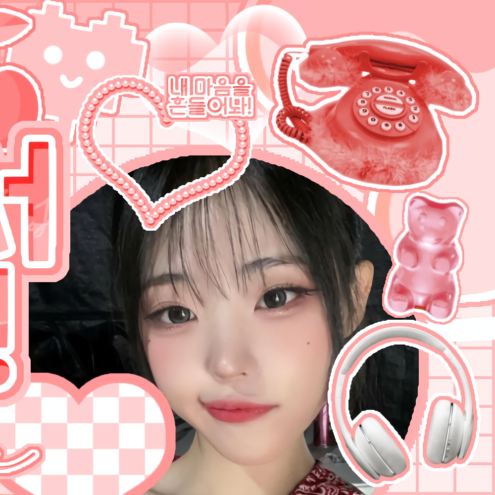 Recent activity shot of Hina (QWER)