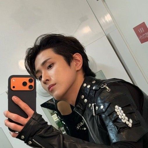 Behind-the-scenes cut of Yonghee (CIX)