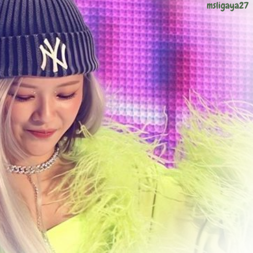 A moment captured by Jeongyeon (TWICE)'s fan