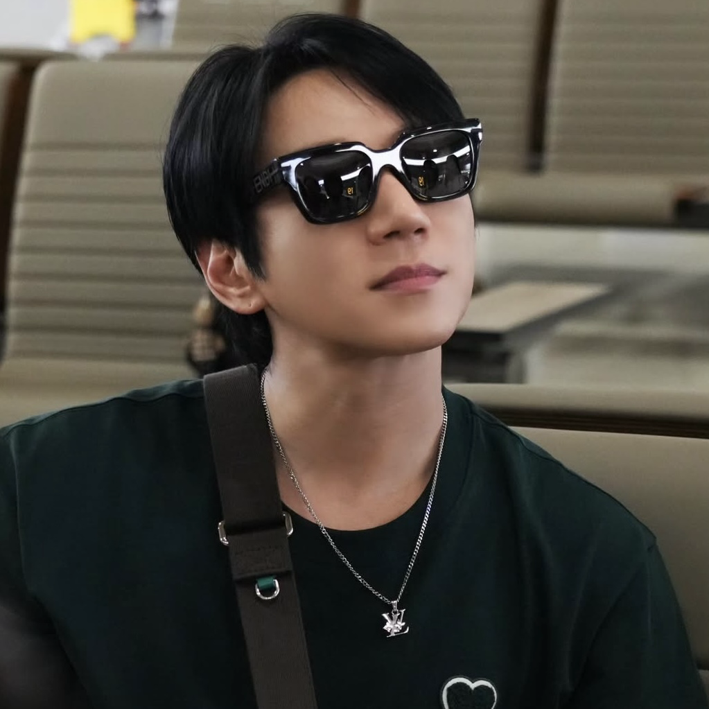 Recent activity shot of Hwang Chiyeol