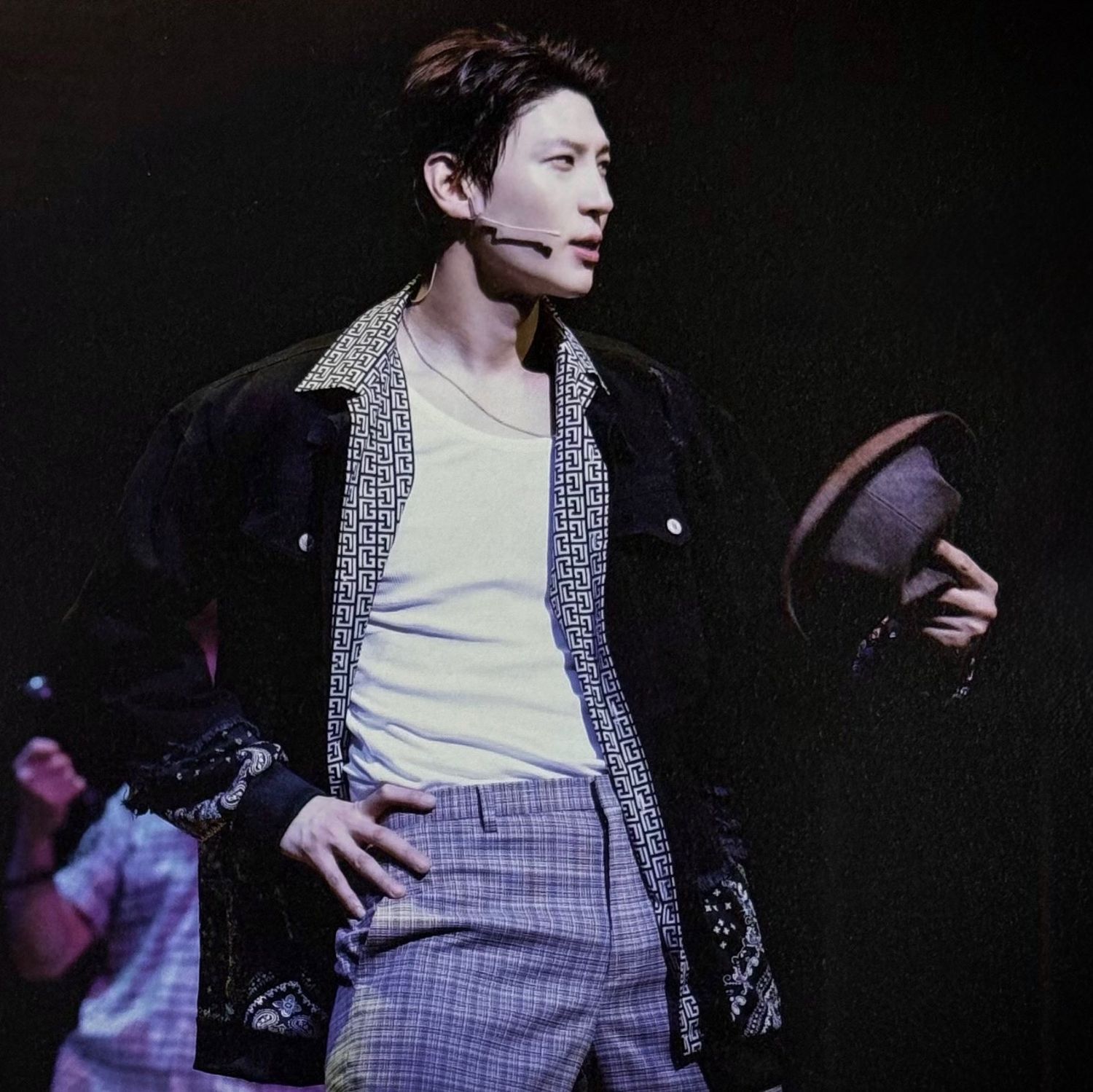 Behind-the-scenes cut of LEO (VIXX)