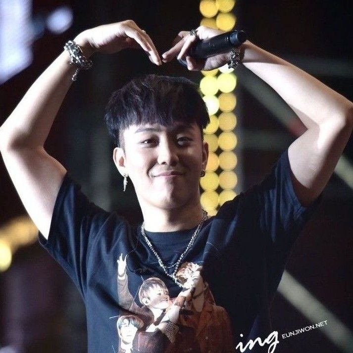 A moment captured by Eun Jiwon (SECHSKIES)'s fan