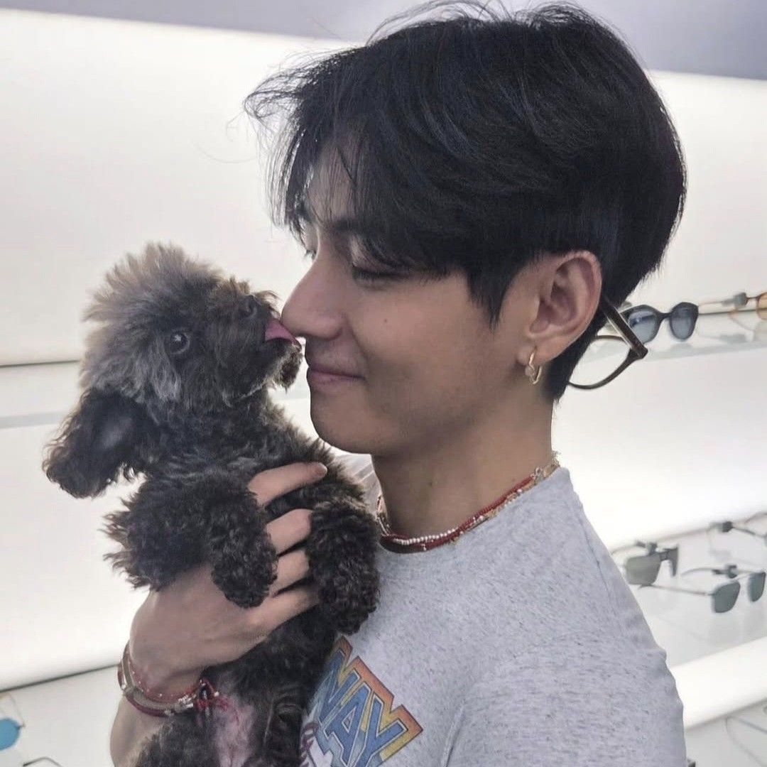 Latest photo of V (BTS)