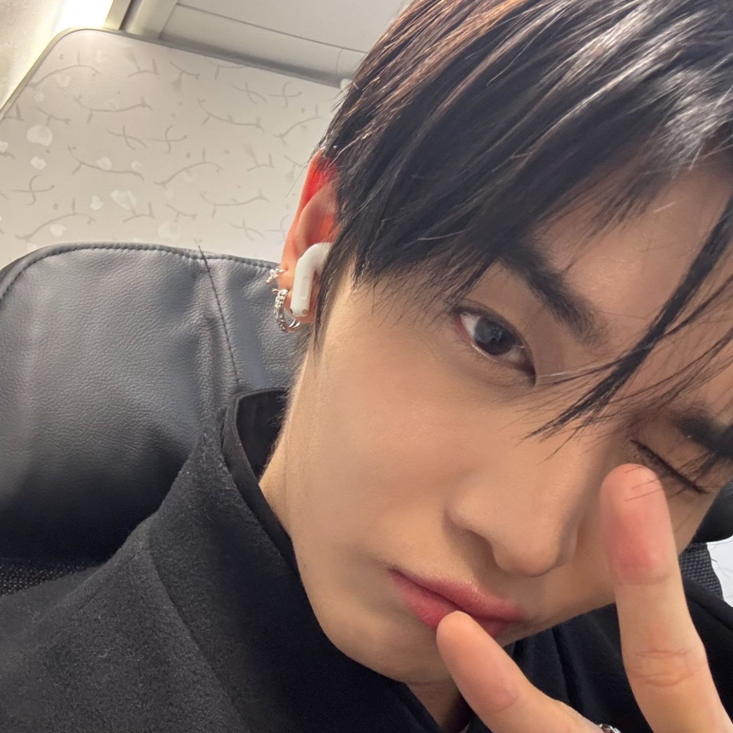 Behind-the-scenes cut of Bae Jinyoung