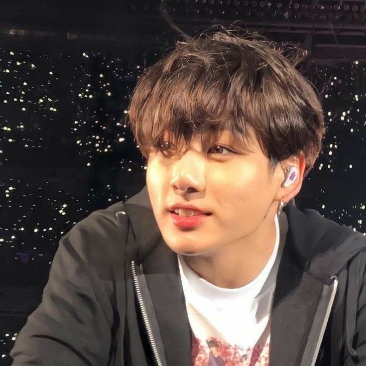 Foto aktivitas terbaru Jungkook (BTS)