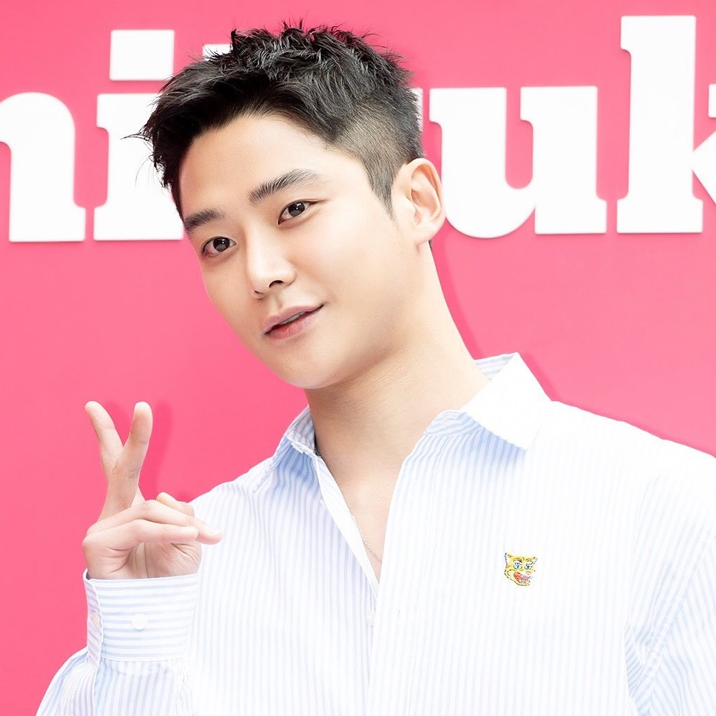 Behind-the-scenes cut of Rowoon