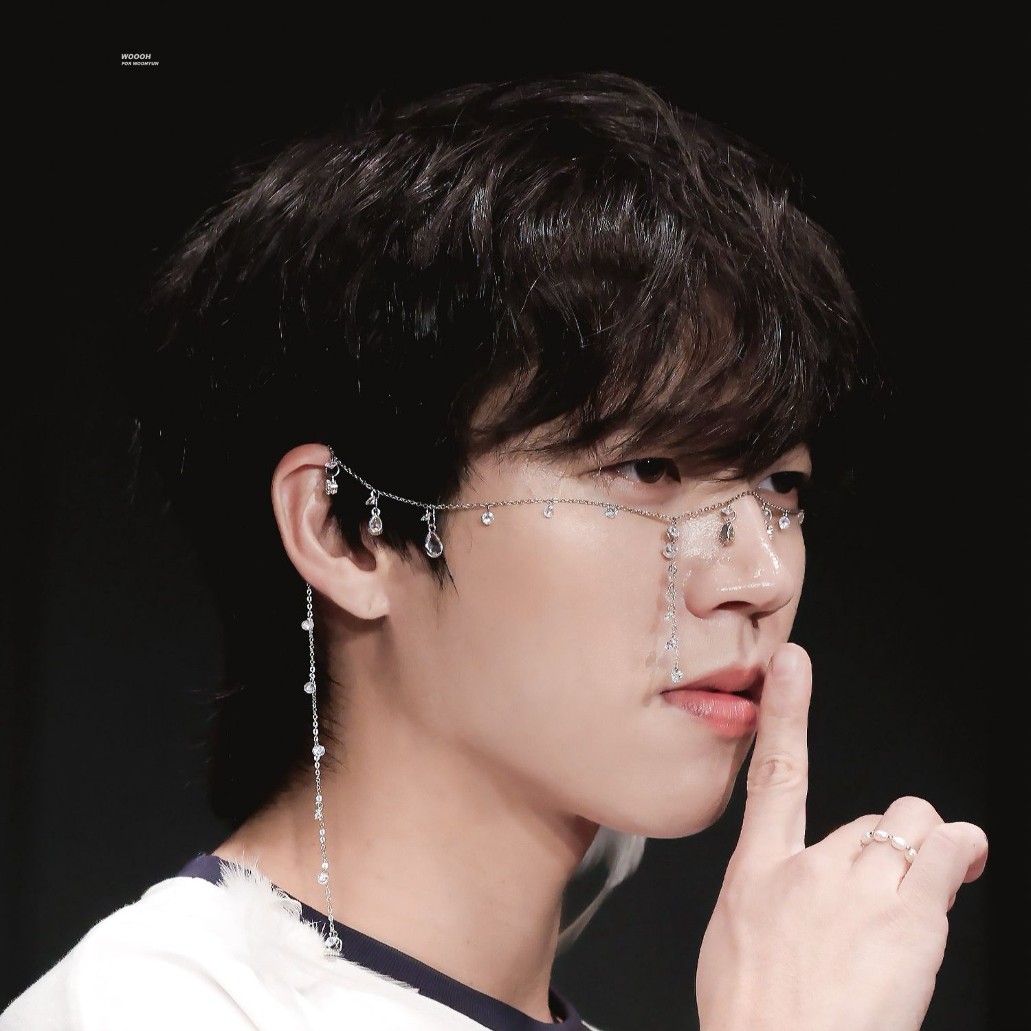 Behind-the-scenes cut of Woohyun (INFINITE)