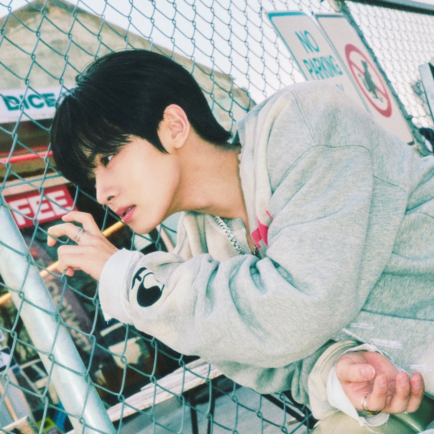 A moment captured by Woono (YOUNITE)'s fan