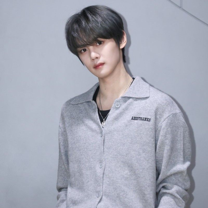 Recent activity shot of Kim Gyuvin (ZEROBASEONE)
