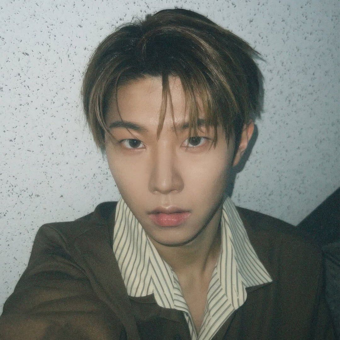 Behind-the-scenes cut of Hyunwoo (Xikers)