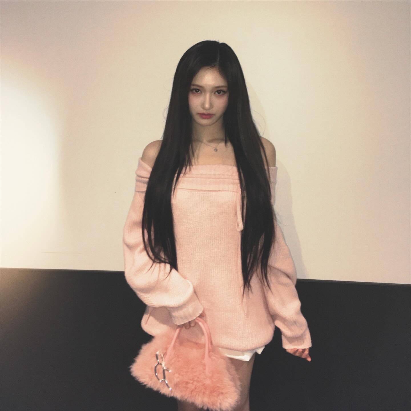 イソ (IVE)の最近の活動写真