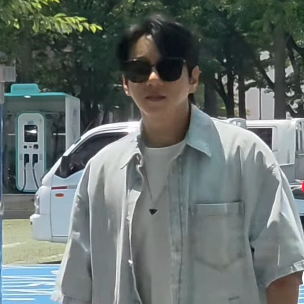Recent activity shot of Hwang Chiyeol