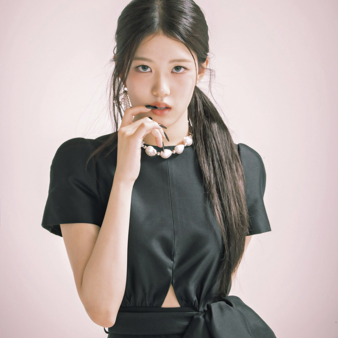 A moment captured by Yoon Jiyoon (izna)'s fan
