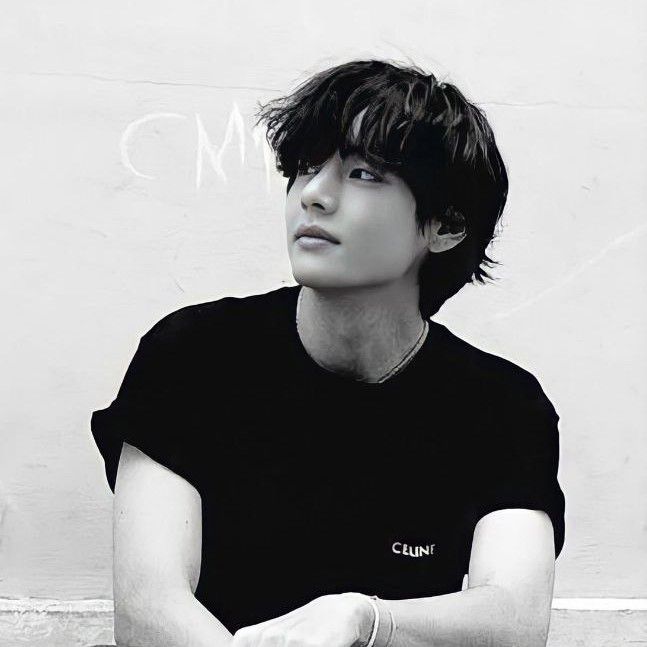 뷔 (방탄소년단)의 최신 사진