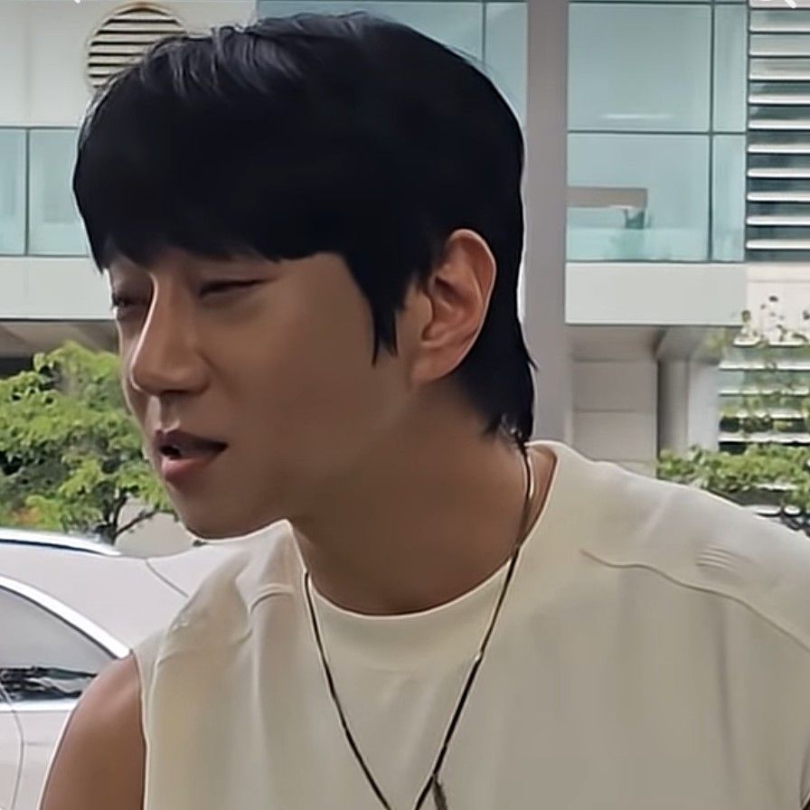 Latest photo of Hwang Chiyeol