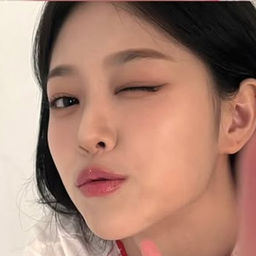 Latest photo of HyunJin (Loossemble)