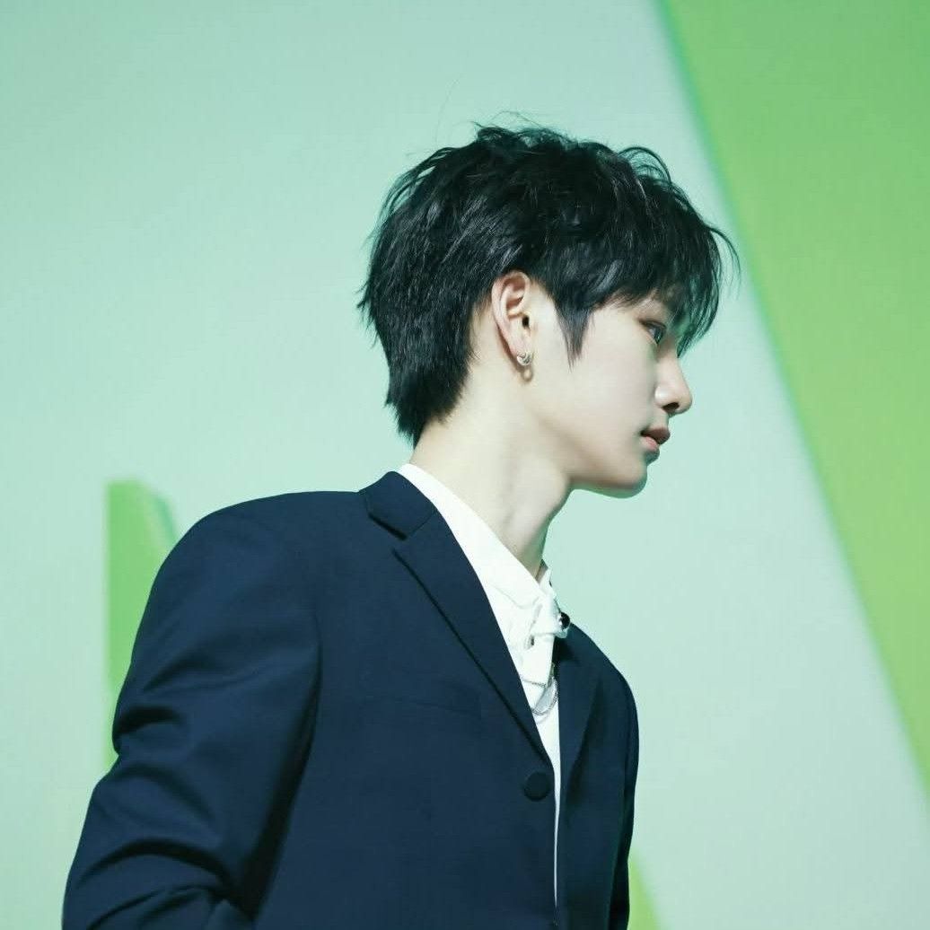 A moment captured by Zhou Anxin (ALPHA DRIVE ONE)'s fan