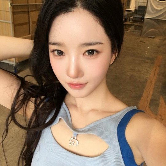 Recent activity shot of Kim Yooyeon (tripleS)