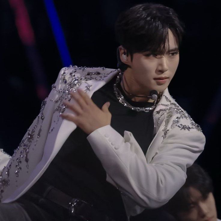 Behind-the-scenes cut of Kim Junseo (ALPHA DRIVE ONE)