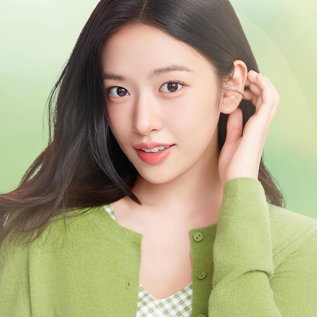 Behind-the-scenes cut of IVE