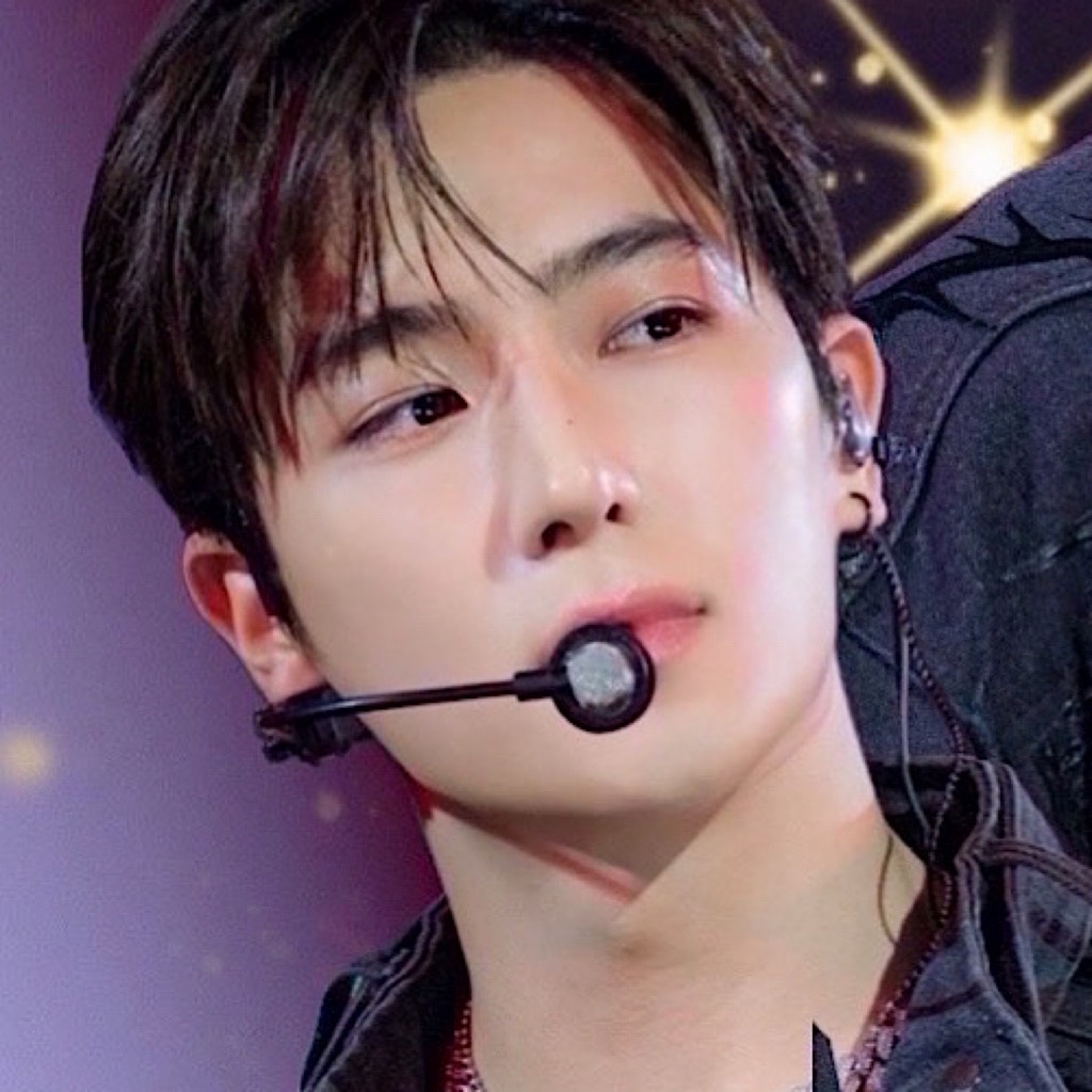 Latest photo of Hyunjae (THE BOYZ)