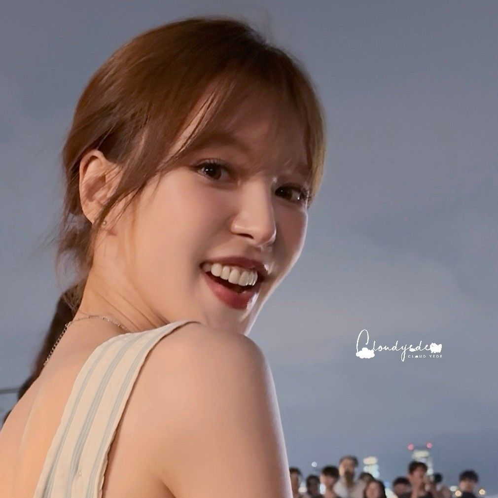 Behind-the-scenes cut of Wendy (Red Velvet)