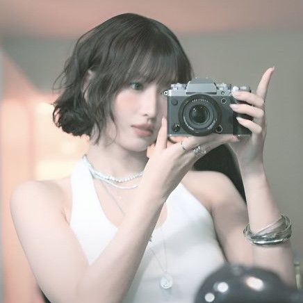 Recent activity shot of Momo (TWICE)