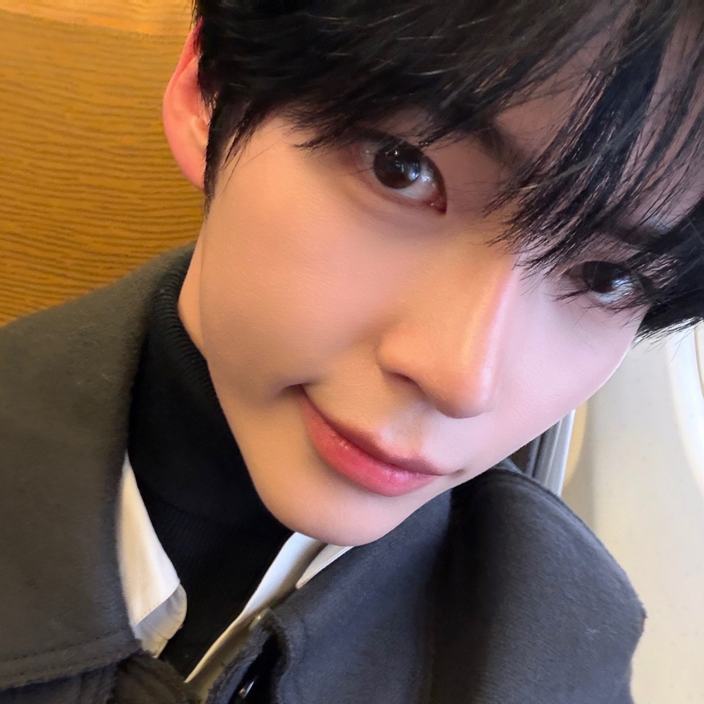 Foto terbaru Sung Hanbin (ZEROBASEONE)