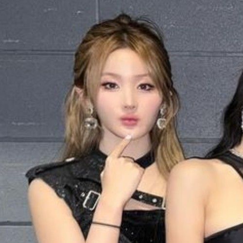 Behind-the-scenes cut of KISS OF LIFE