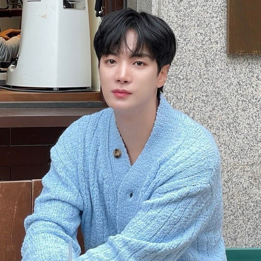 A moment captured by Kim Jonghyeon's fan