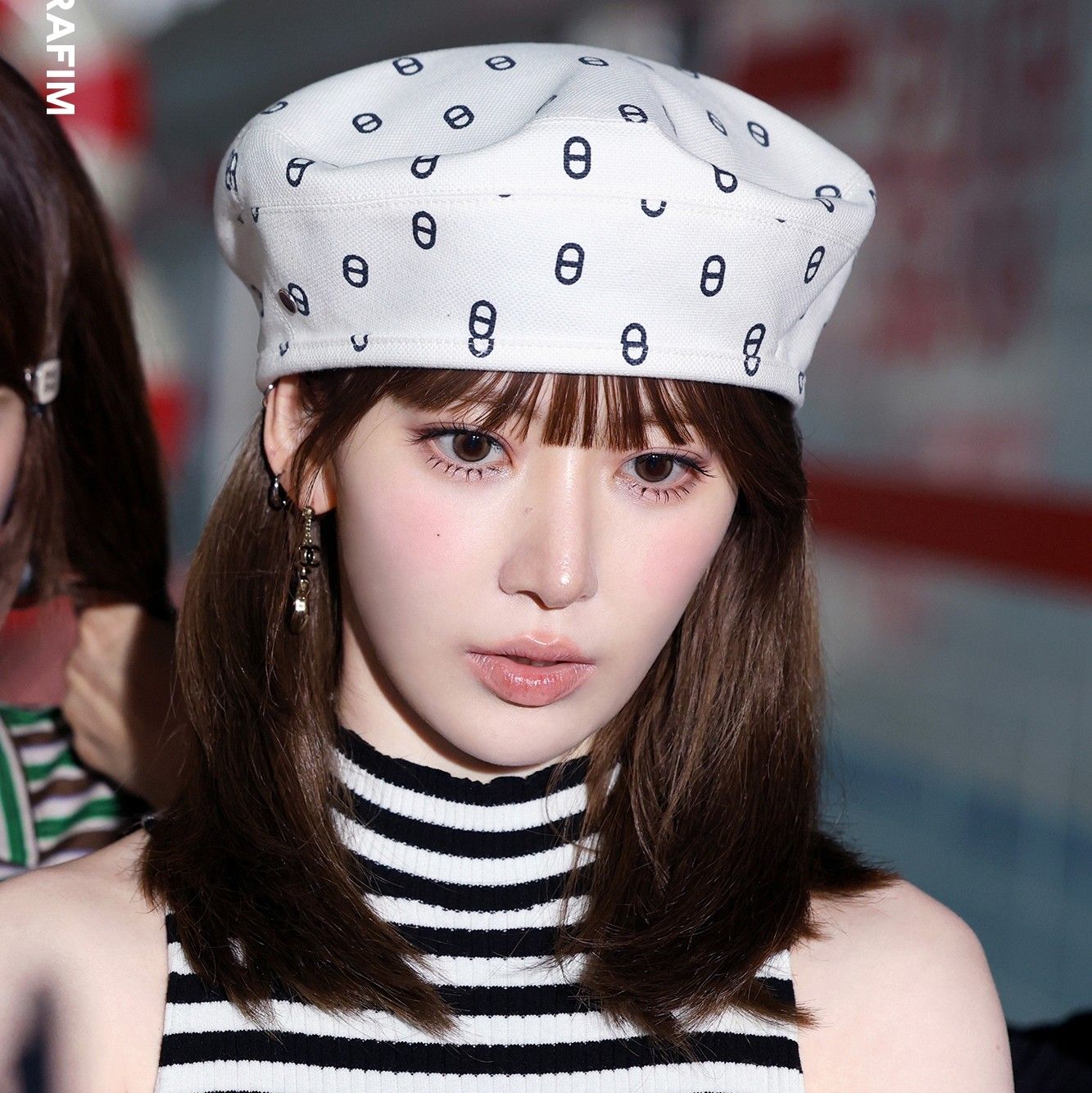 Behind-the-scenes cut of Sakura (LE SSERAFIM)