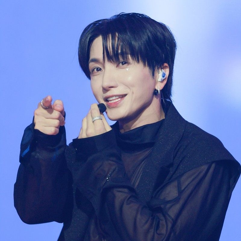 Behind-the-scenes cut of Leeteuk (Super Junior)