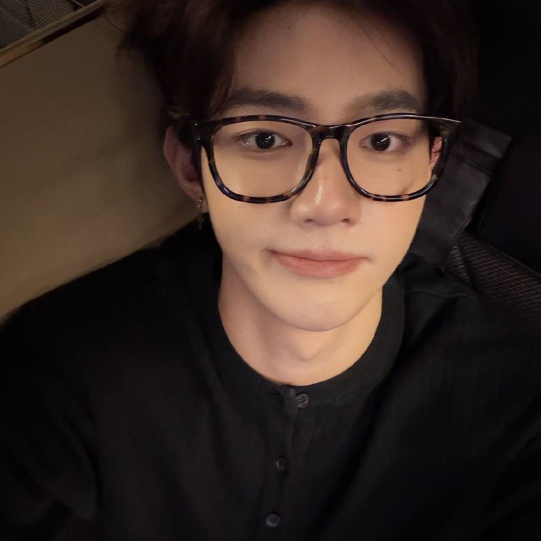 Behind-the-scenes cut of Zhang Hao (ZEROBASEONE)