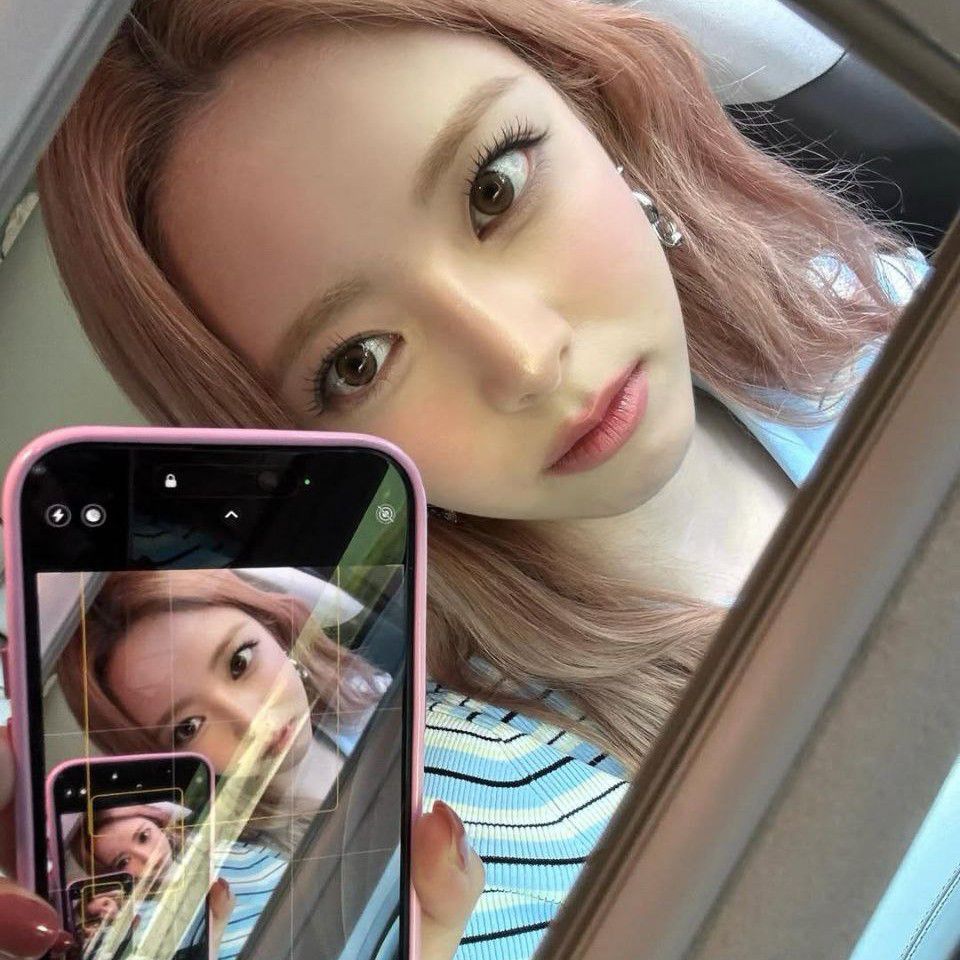 Behind-the-scenes cut of Yuna (ITZY)