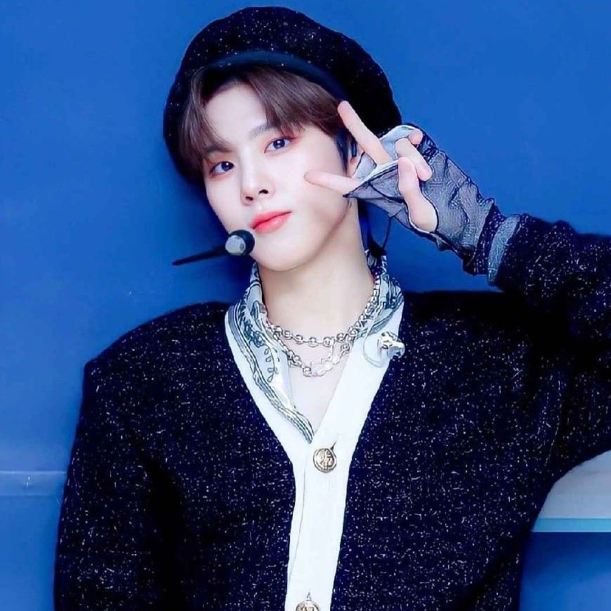 Behind-the-scenes cut of Kim Wooseok