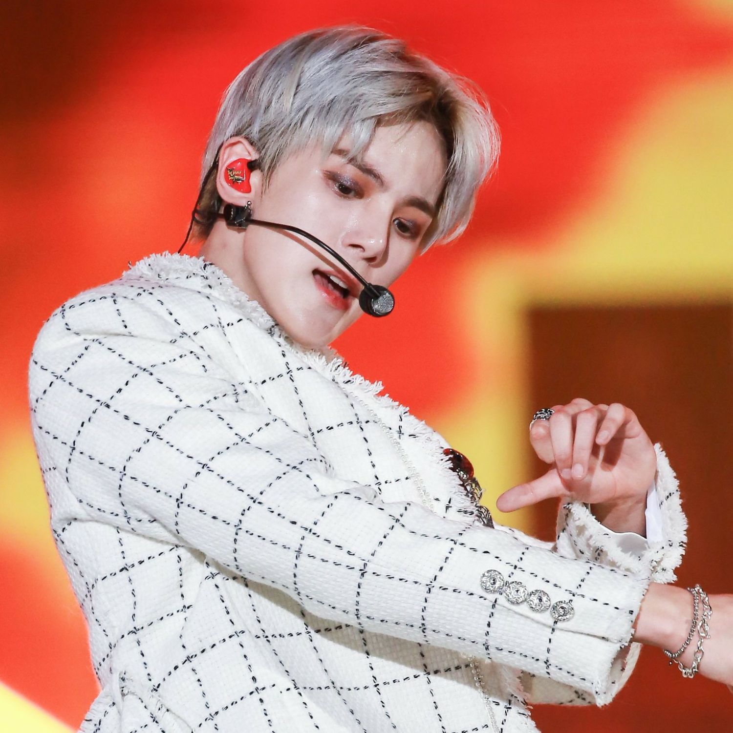 Behind-the-scenes cut of MONSTA X