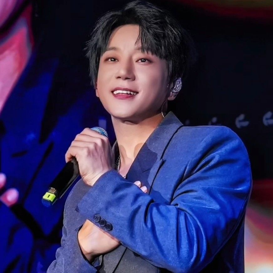 Latest photo of Hwang Chiyeol