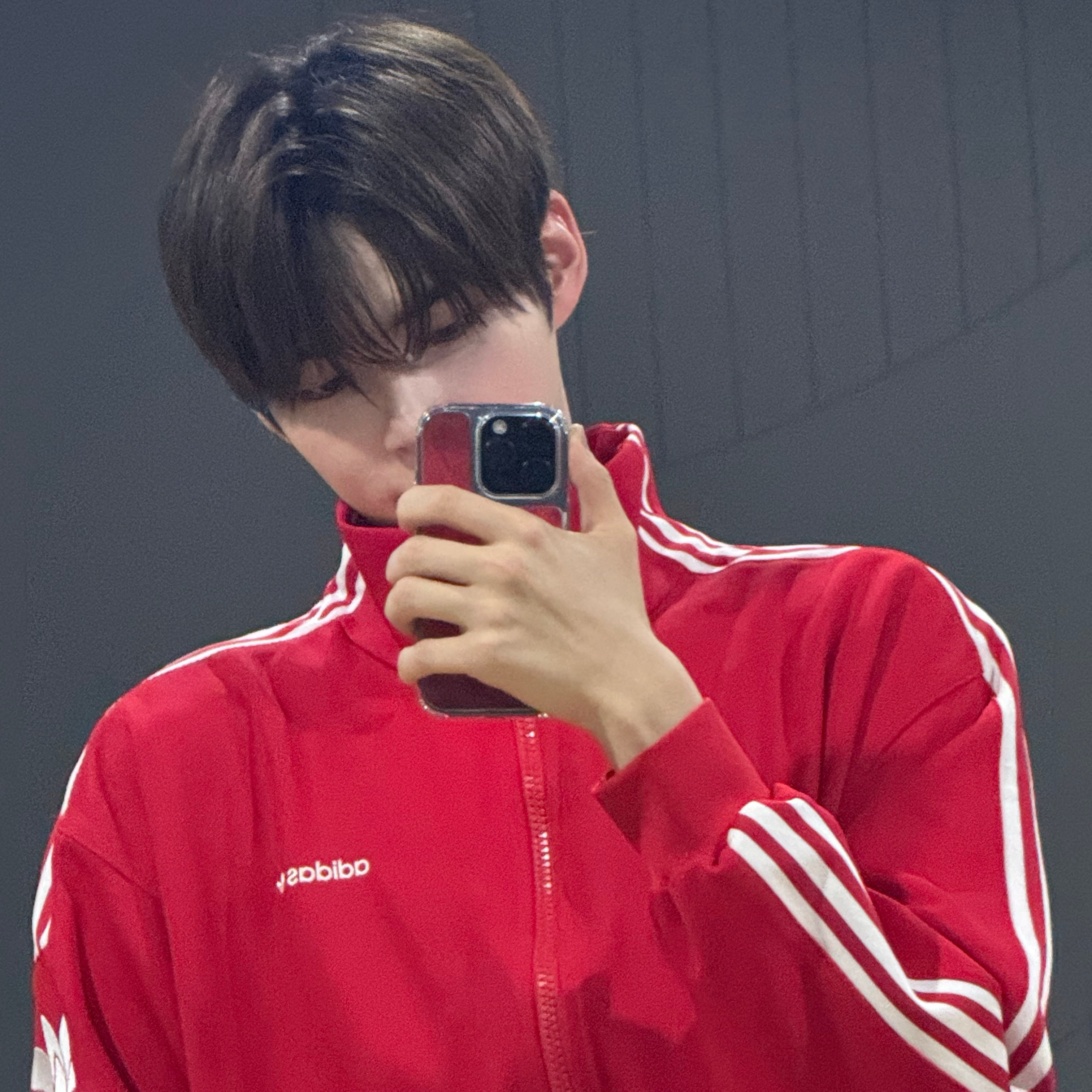 Recent activity shot of Sung Hanbin (ZEROBASEONE)