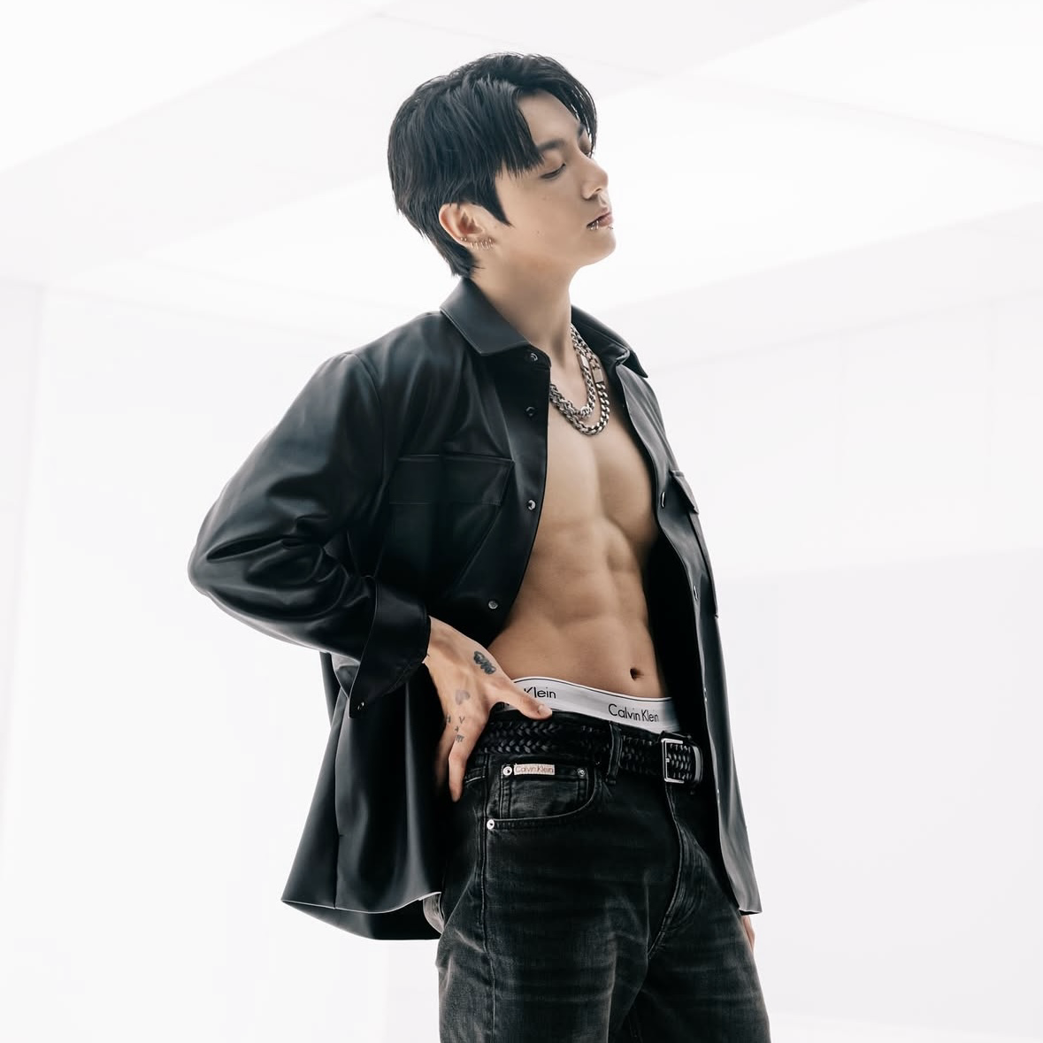 Behind-the-scenes cut of BTS