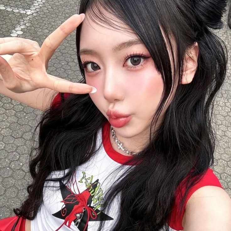 Recent activity shot of Yunseo (BADVILLAIN)