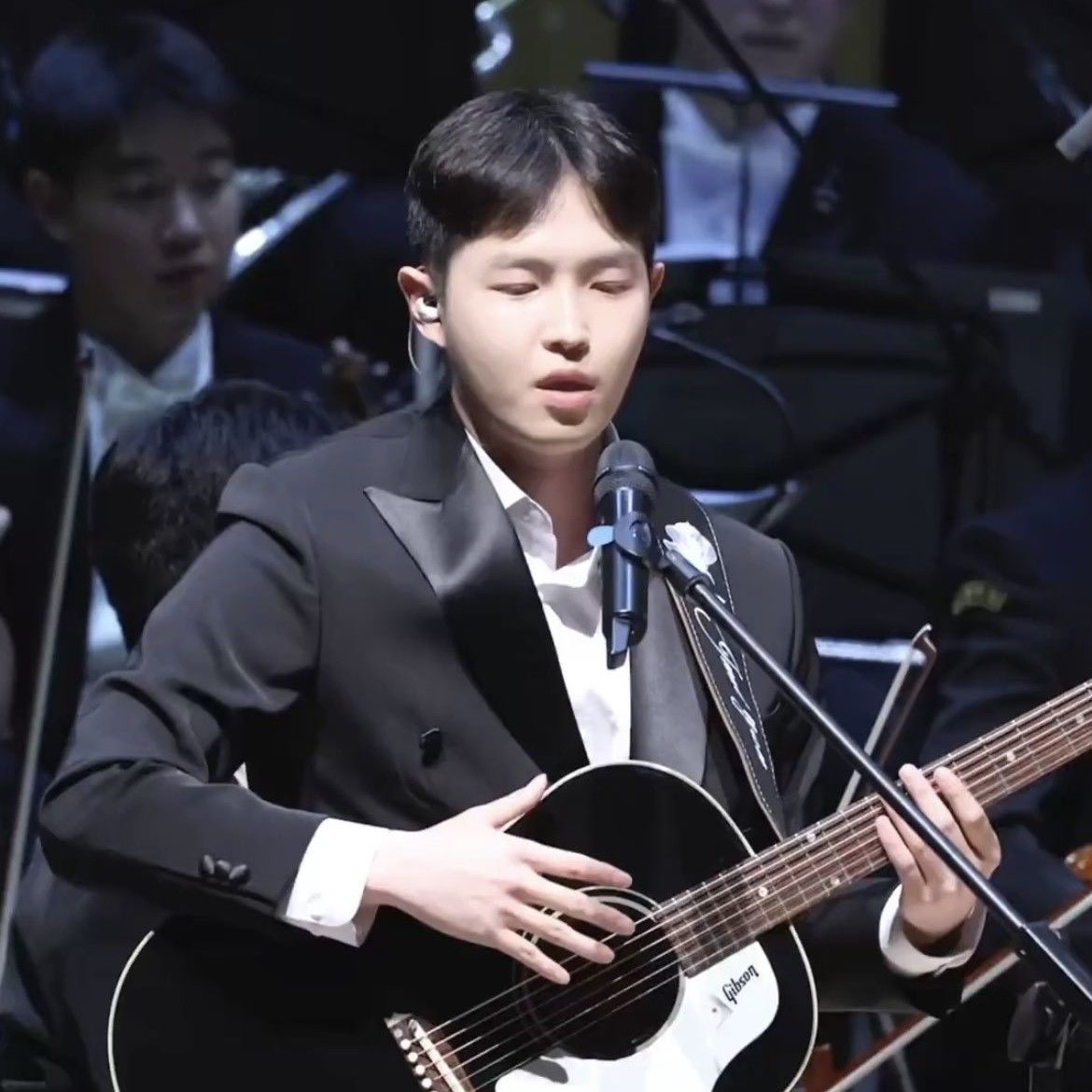 Behind-the-scenes cut of Kim Jaehwan