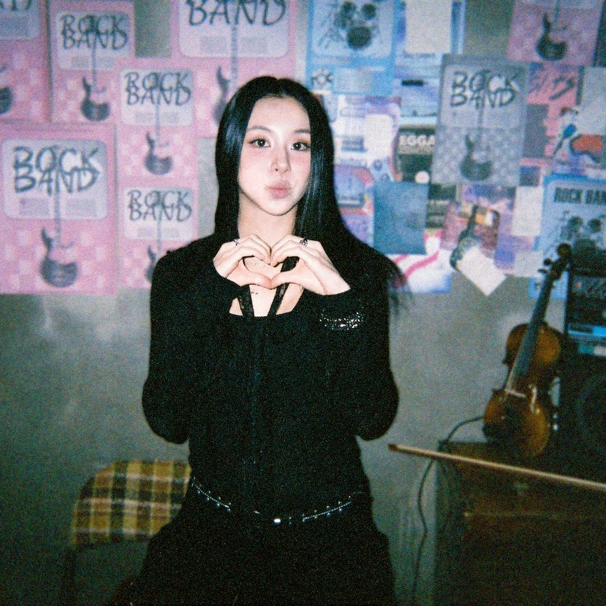 Recent activity shot of Chaeyoung (TWICE)