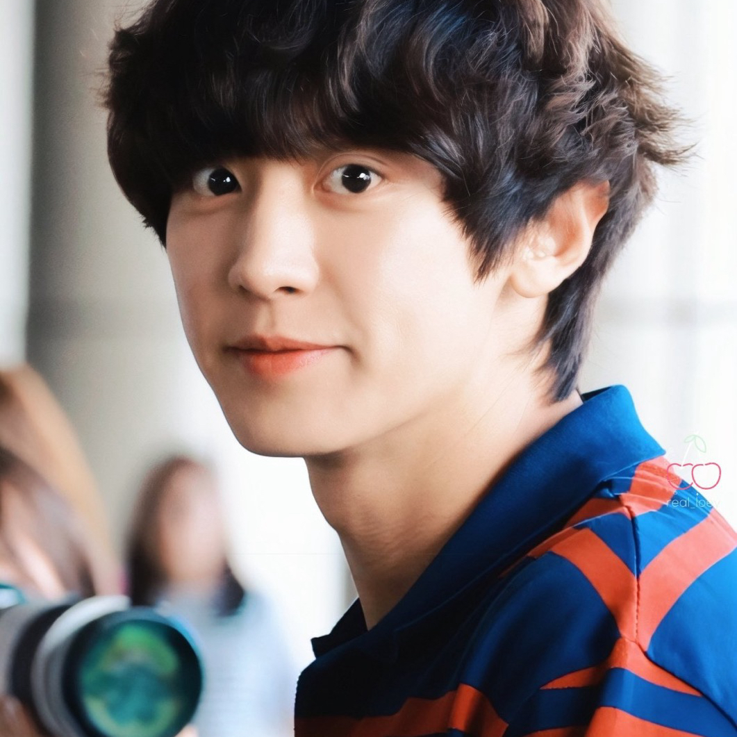 Recent activity shot of Chanyeol (EXO)