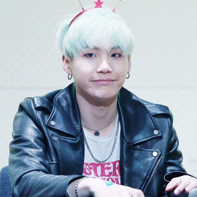 SUGA (防弹少年团)的最新活动照片