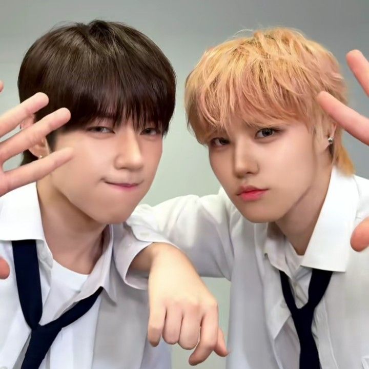 A moment captured by JL (AHOF)'s fan