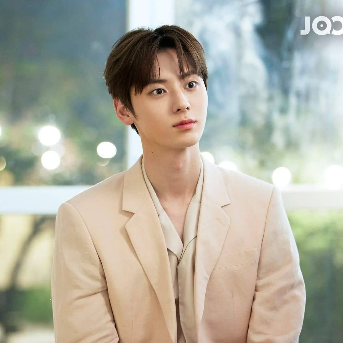 Behind-the-scenes cut of Hwang Minhyun