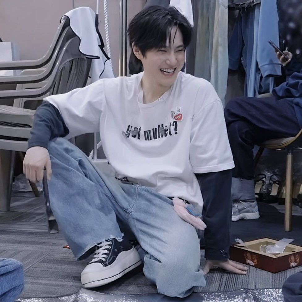 Behind-the-scenes cut of Suho (EXO)