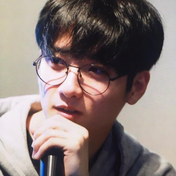 Recent activity shot of Shin Gwangil (LUCY)