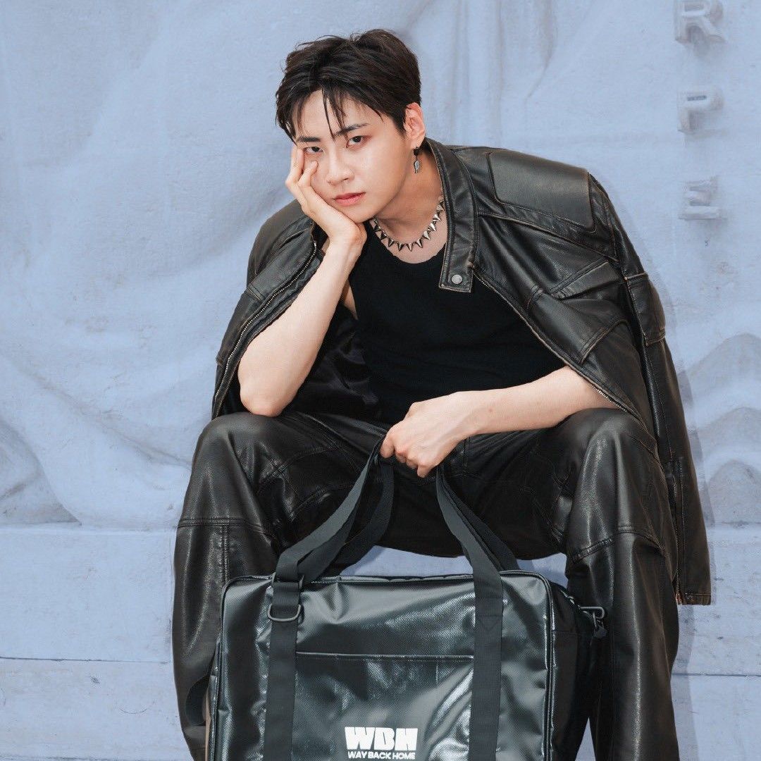 Behind-the-scenes cut of Lee Jinhyuk