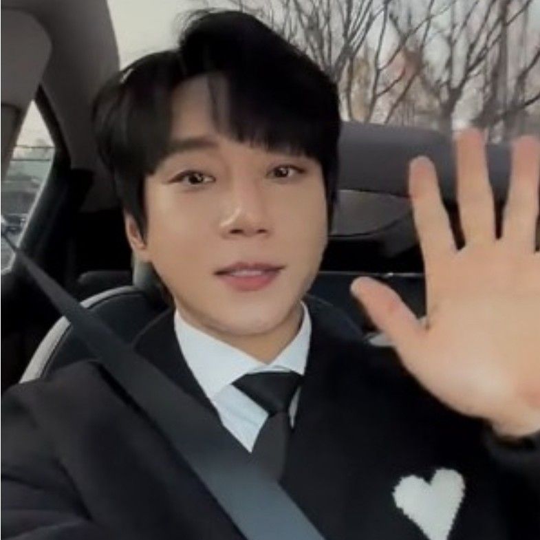 Latest photo of Hwang Chiyeol